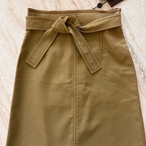 Louis Vuitton | tan/khaki belted skirt size 40
